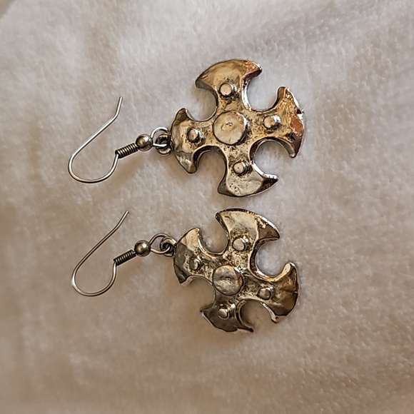 VTG Dauplaise Silvertone Maltese Byzatine Cross Dangle Hook Earrings - Picture 2 of 6
